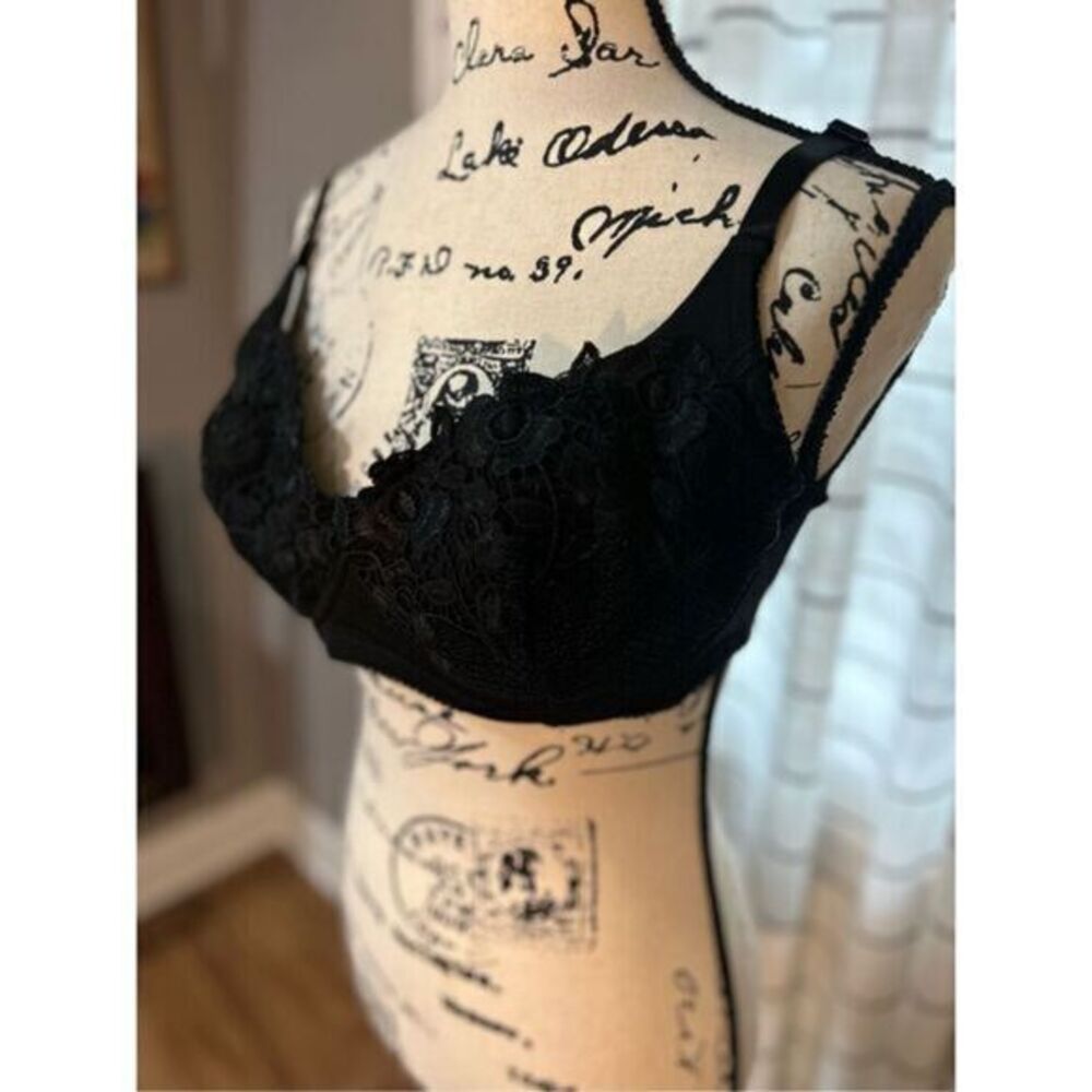 Black Lace Bra Delta Burke Size 36 D